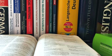 Hilfreiche Fachliteratur und Wörterbücher für Medizinübersetzer